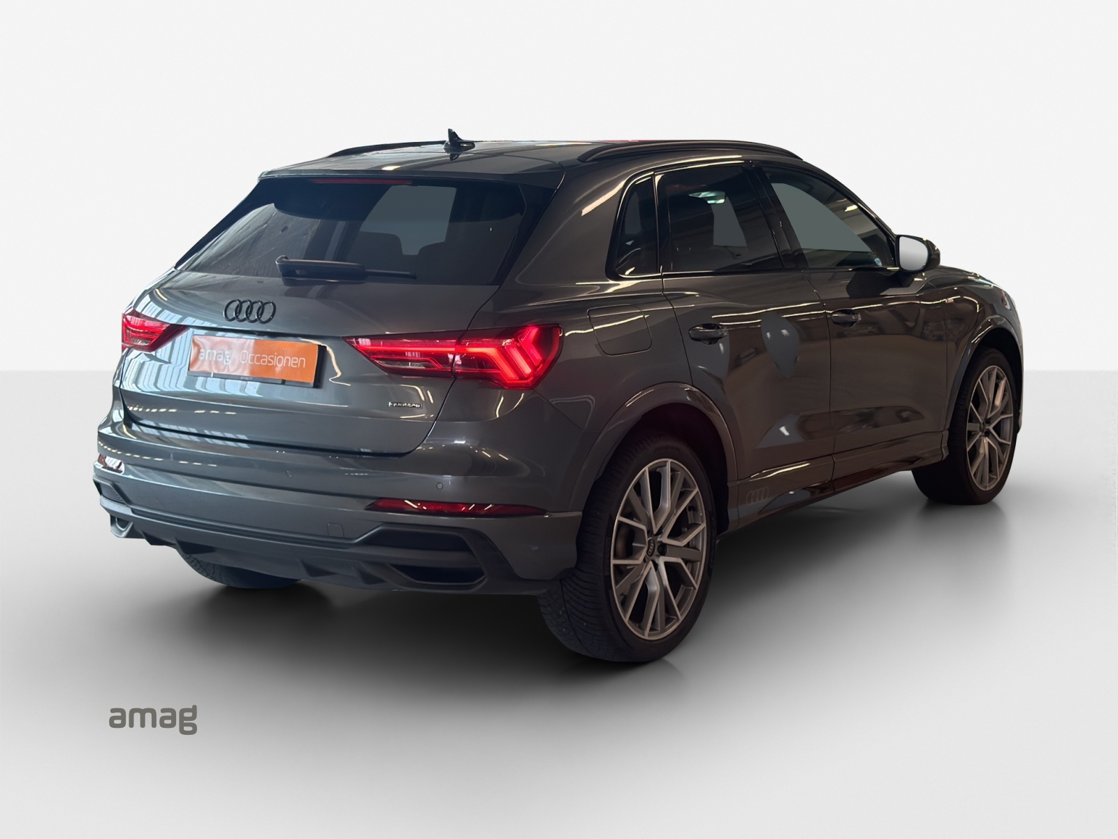AUDI Q3 Sportback 40 TDI S line quattro S-tronic-image-4