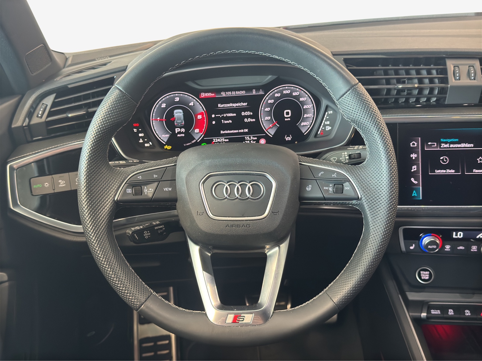 AUDI Q3 Sportback 40 TDI S line quattro S-tronic-image-9