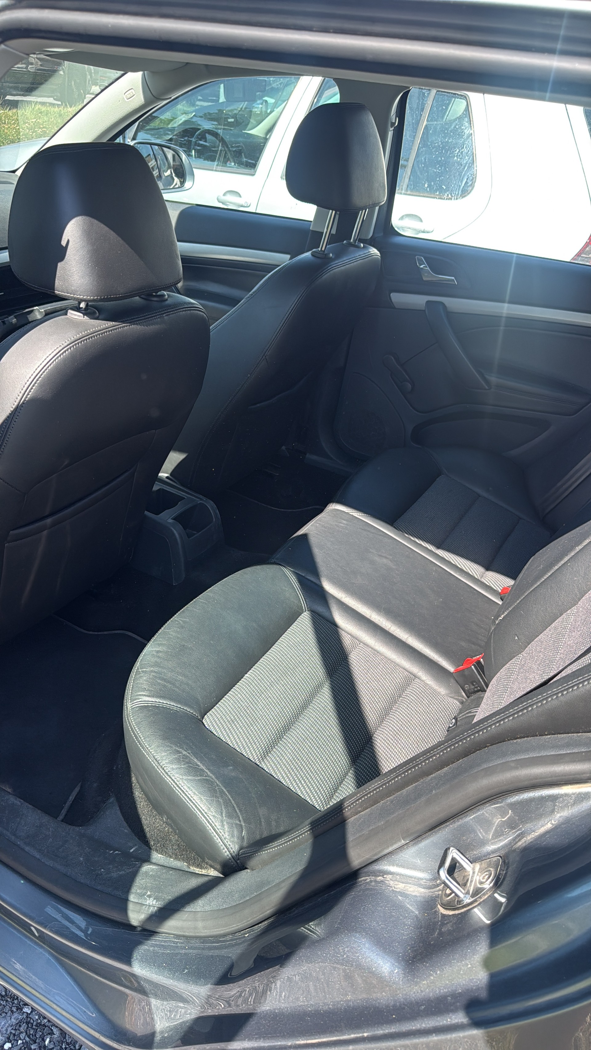 SKODA Octavia Combi 1.8 TSI Laurin & Klement 4x4-image-4