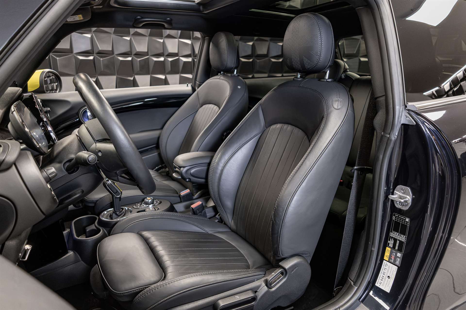 MINI Cooper SE-image-17