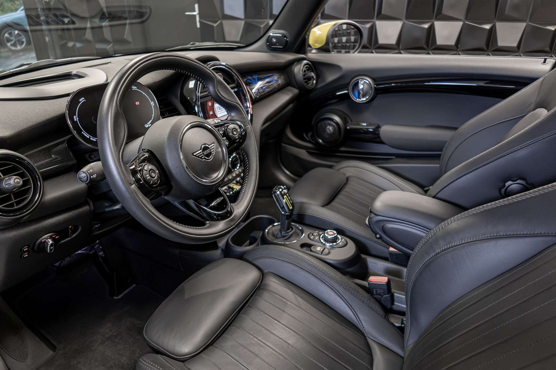 MINI Cooper SE-image-16