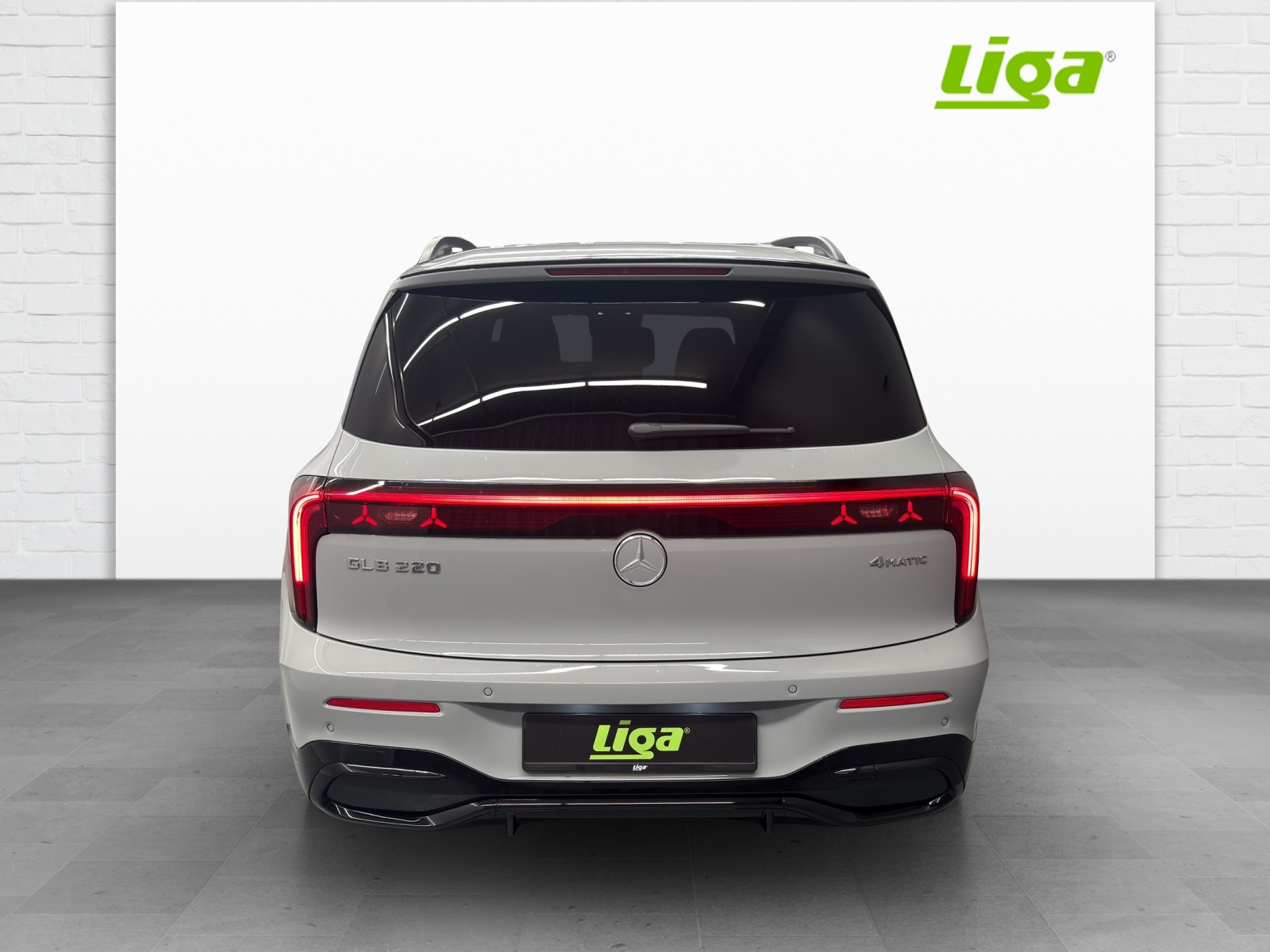 MERCEDES-BENZ GLB 220 AMG Line 4Matic-image-4