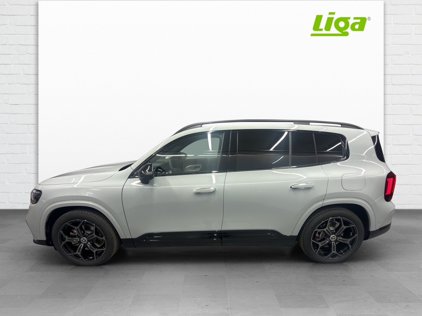 MERCEDES-BENZ GLB 220 AMG Line 4Matic-image-2