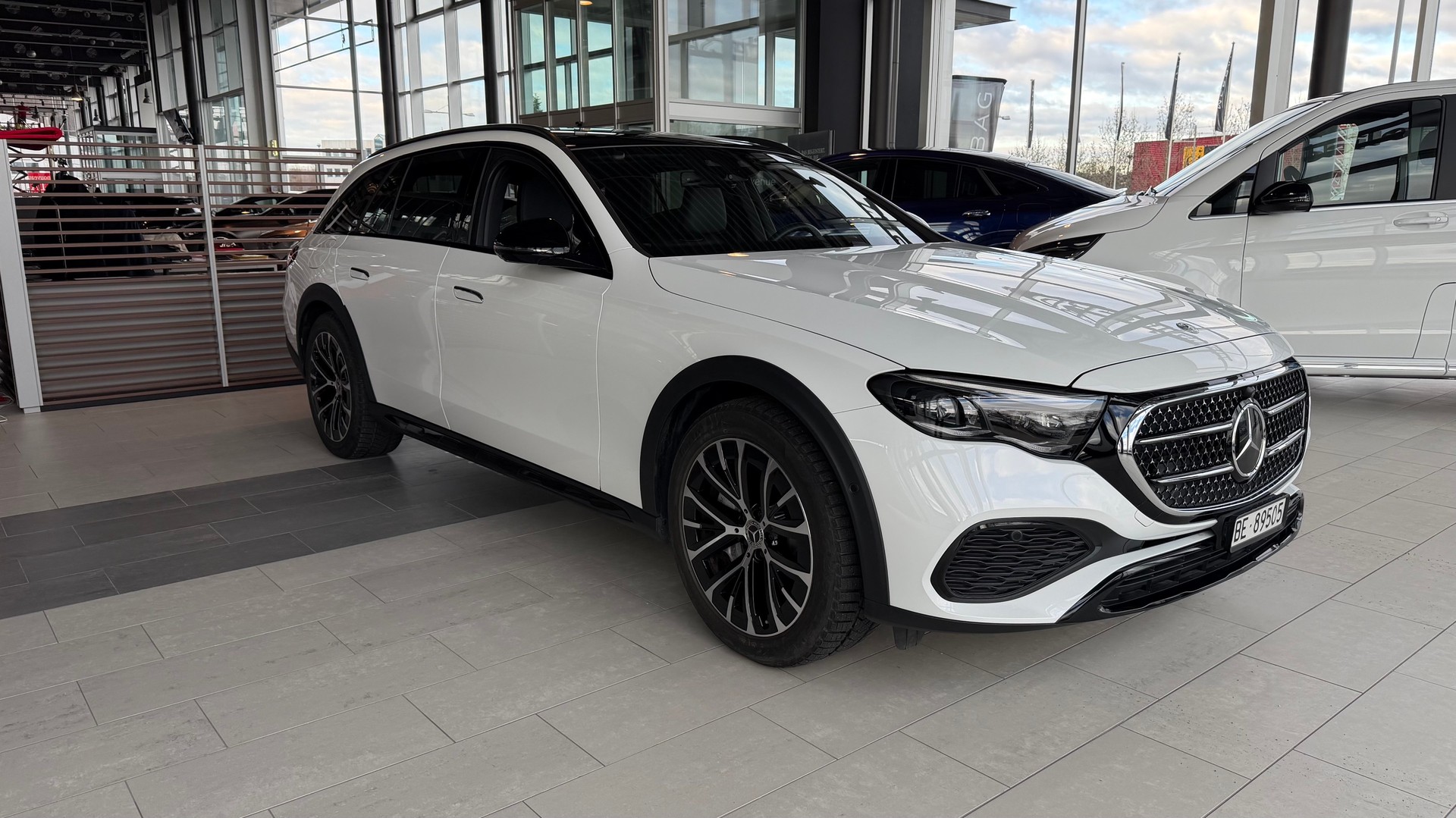 MERCEDES-BENZ E 220 d All-Terrain Avantgarde 4matic-image-2