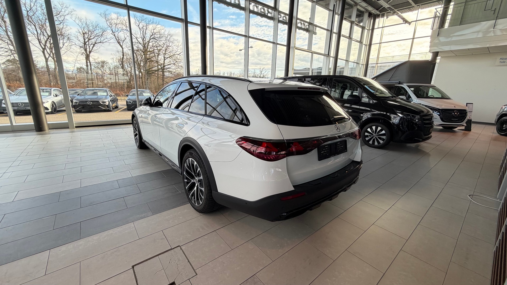 MERCEDES-BENZ E 220 d All-Terrain Avantgarde 4matic-image-1