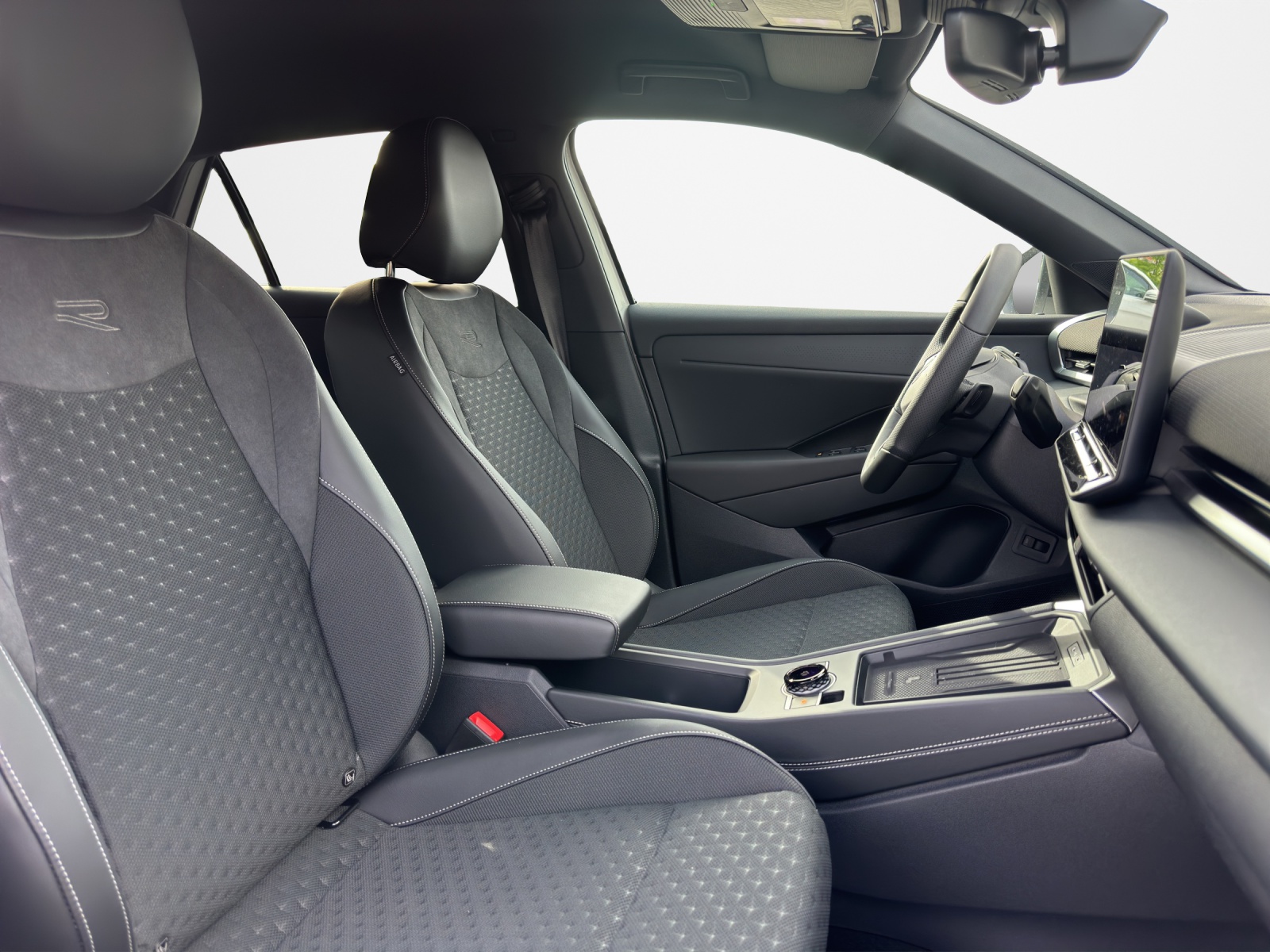VW T-Roc 1.5 eTSI *NEUSTES MODELL*CH-Wagen* mHEV R-Line DSG-image-13