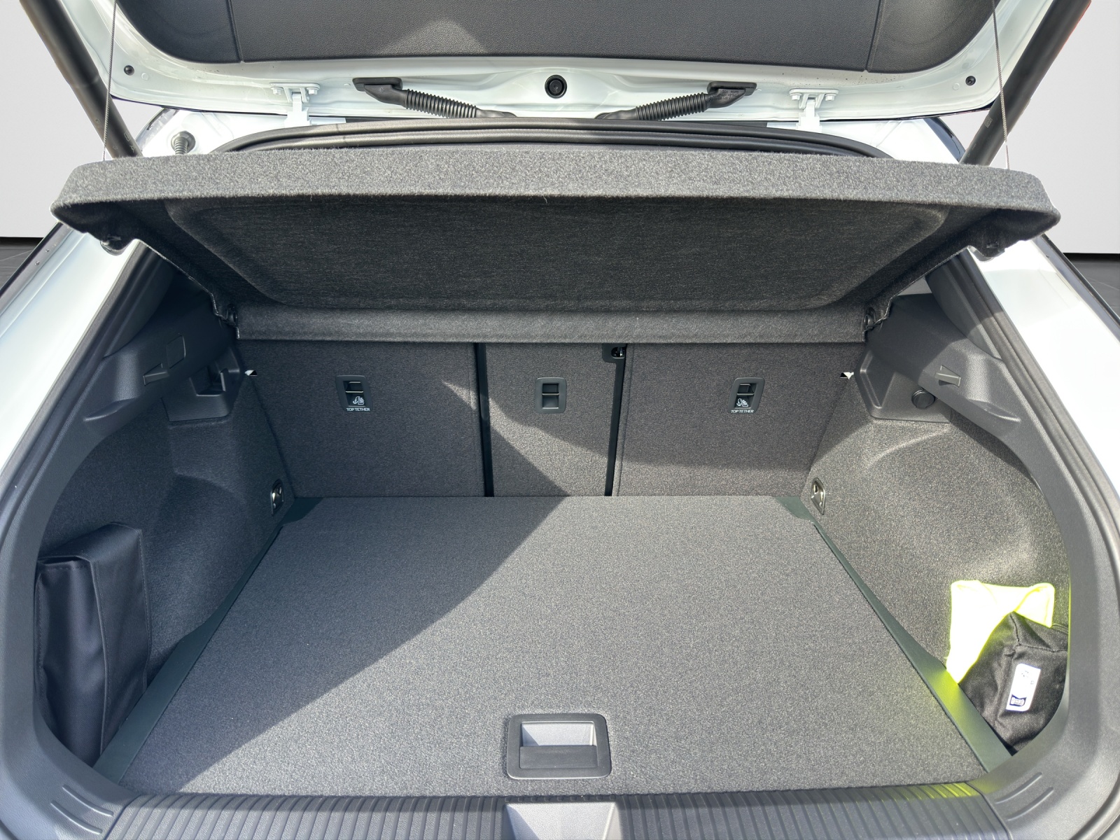 VW T-Roc 1.5 eTSI *NEUSTES MODELL*CH-Wagen* mHEV R-Line DSG-image-15
