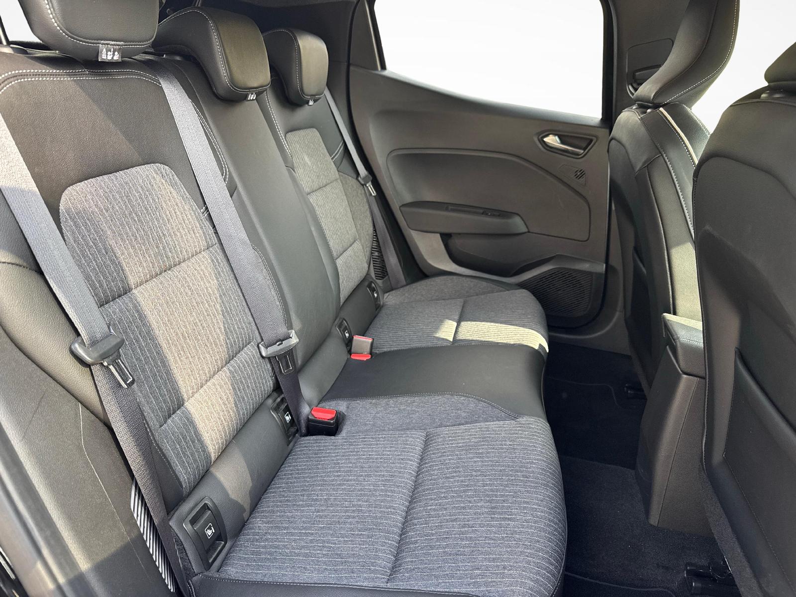 MITSUBISHI Colt 1.6 HEV Instyle-image-10