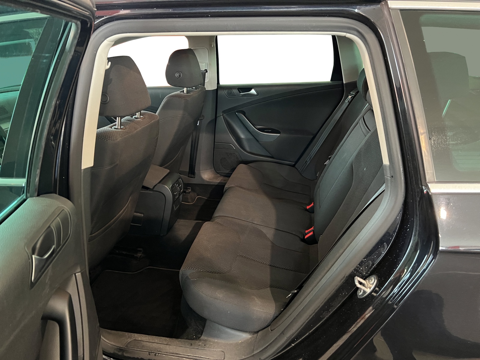 VW Passat Variant 2.0 TDI Value-image-9