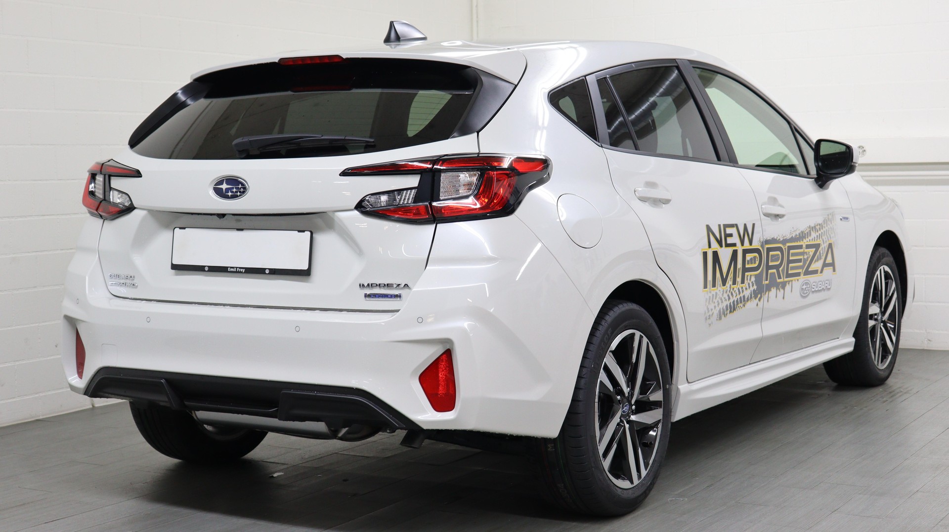 SUBARU Impreza 2.0i e-Boxer Luxury-image-3