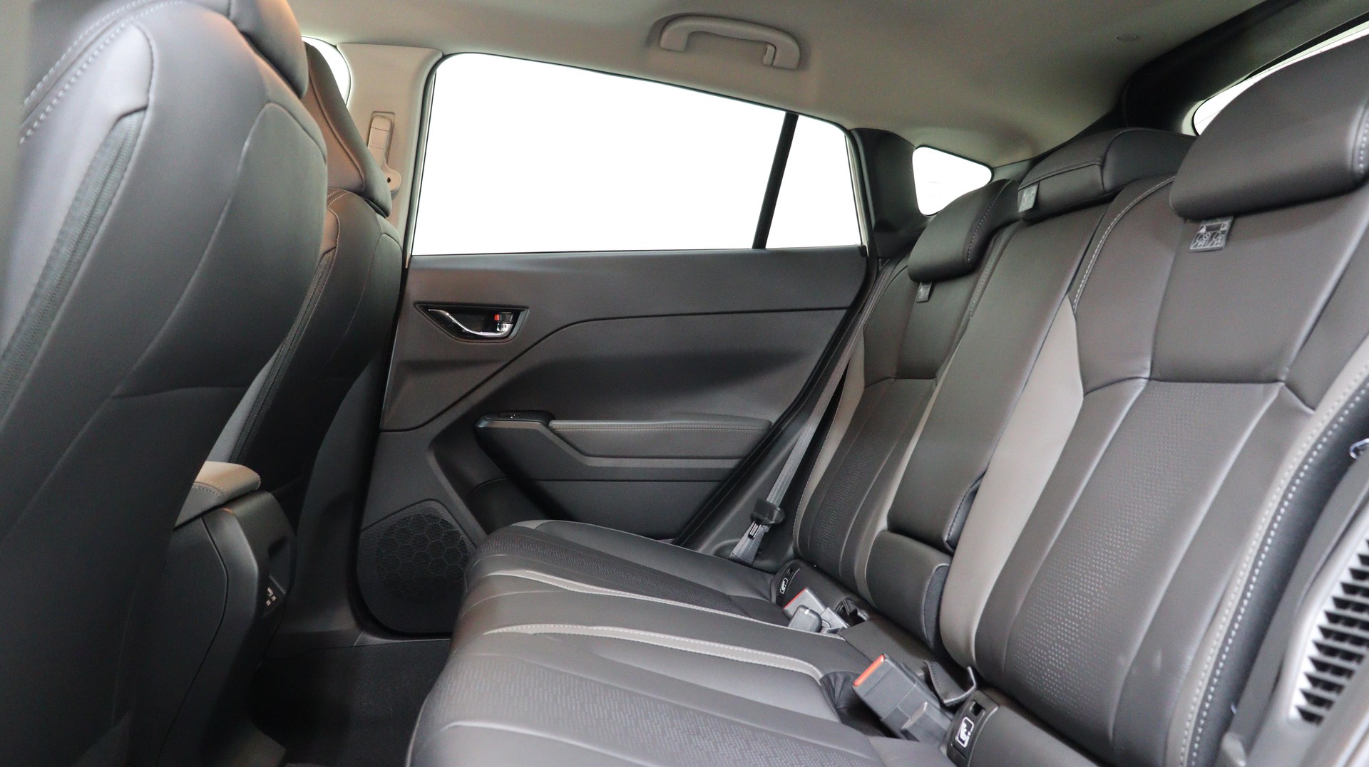 SUBARU Impreza 2.0i e-Boxer Luxury-image-2
