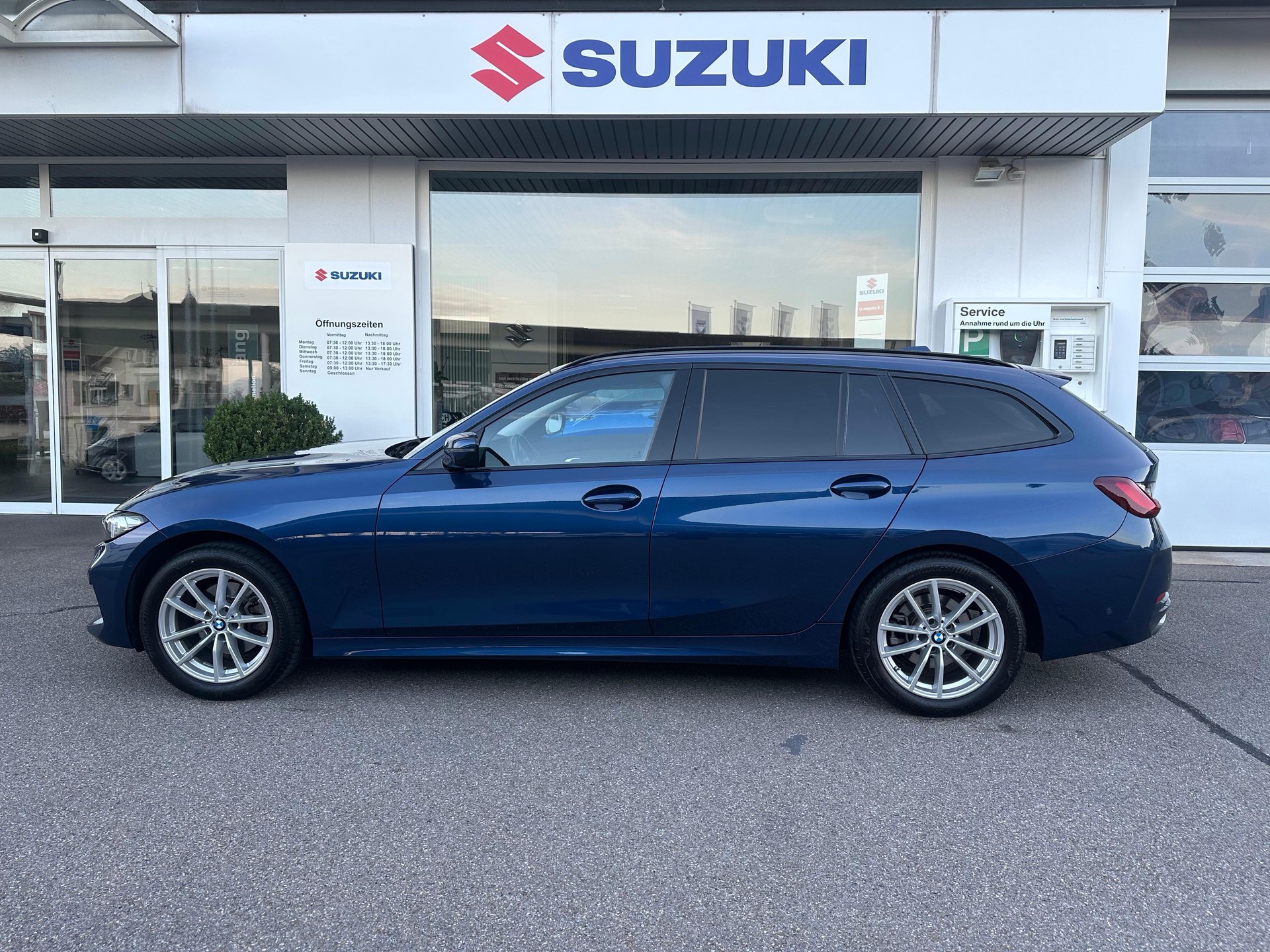 BMW 320d xDrive Touring-image-2