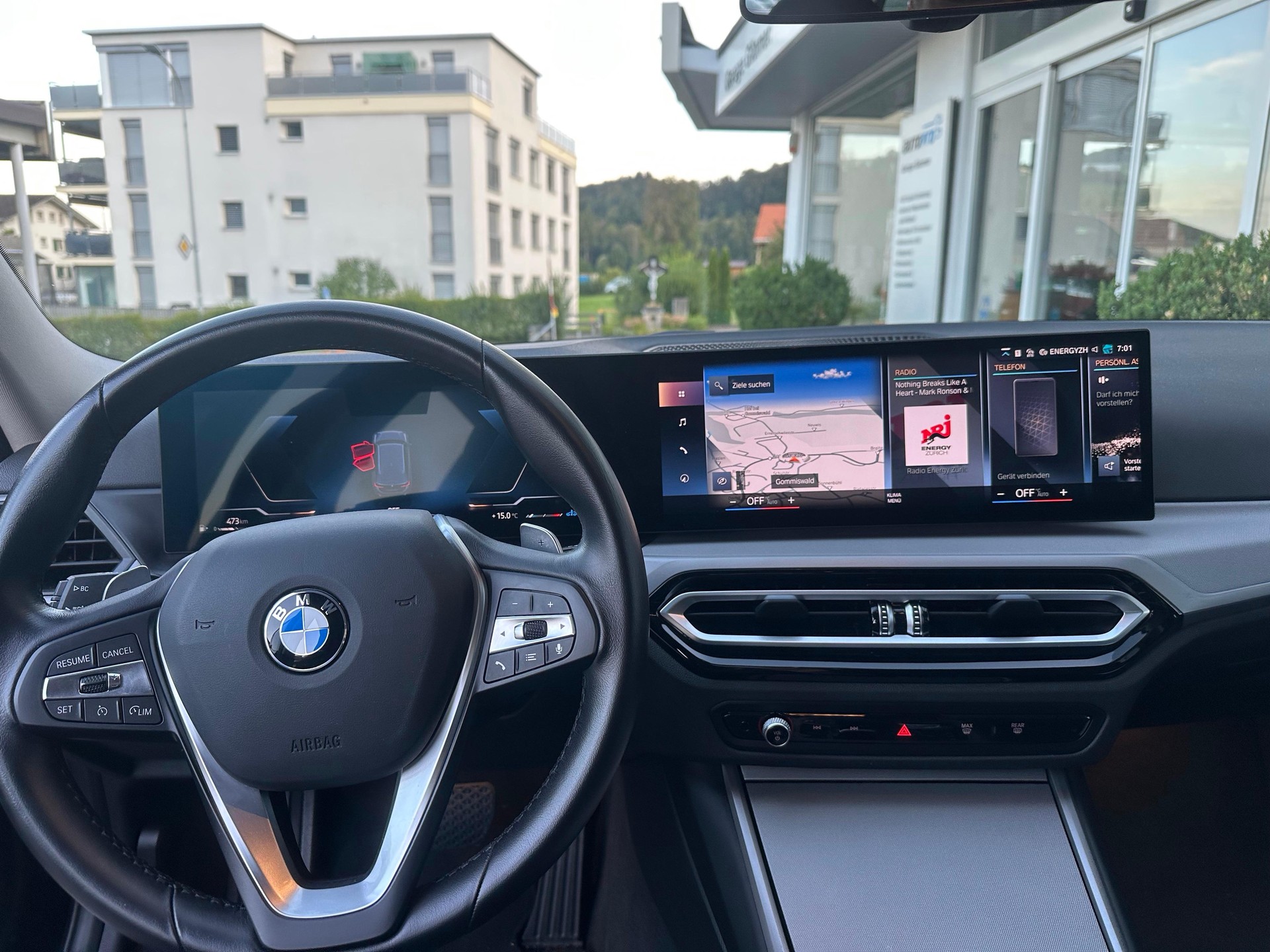 BMW 320d xDrive Touring-image-7