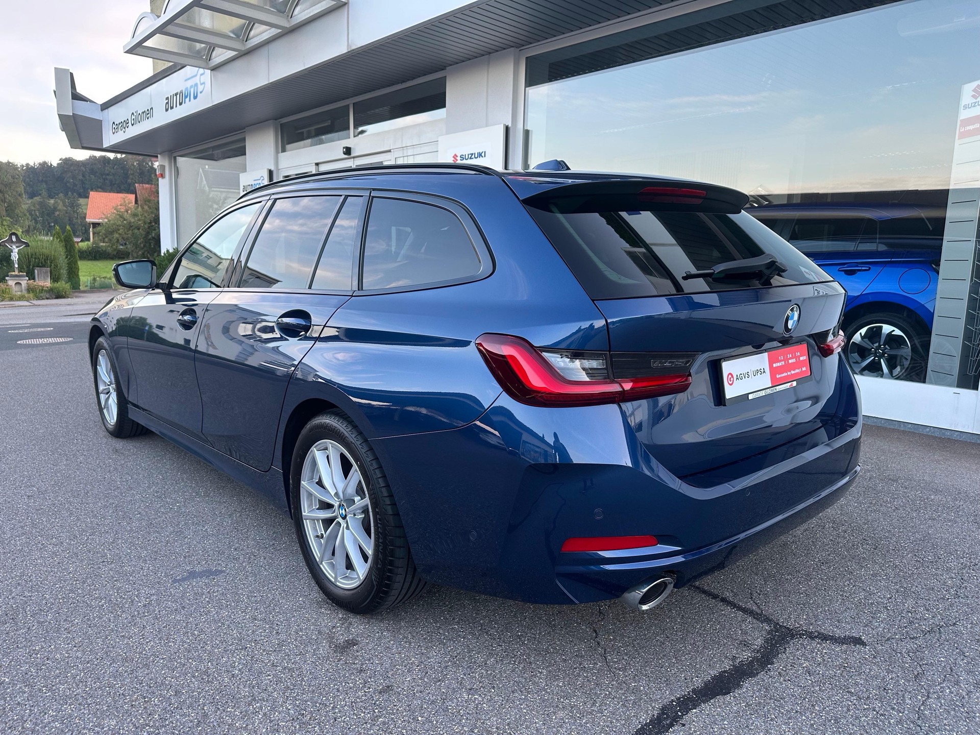 BMW 320d xDrive Touring-image-3