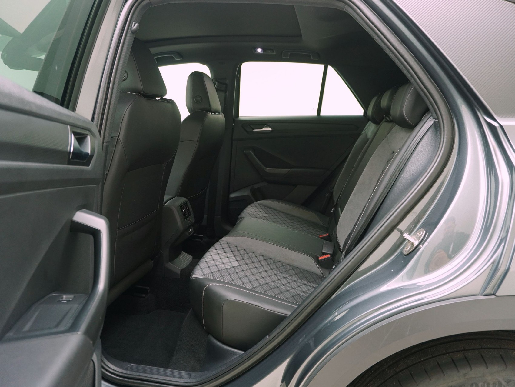 VW T-Roc 2.0 TSI DSG R-Line Black Style 4Motion-image-11