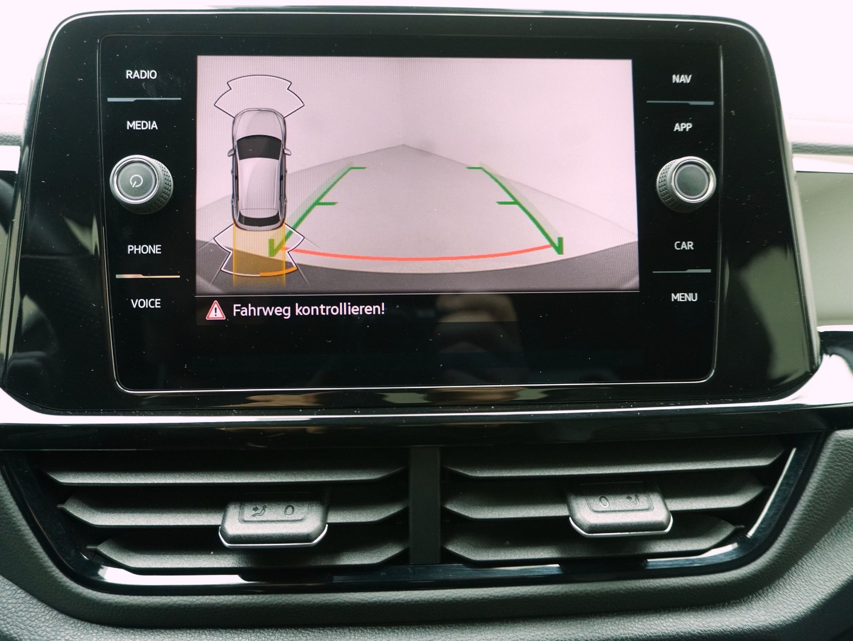 VW T-Roc 2.0 TSI DSG R-Line Black Style 4Motion-image-18