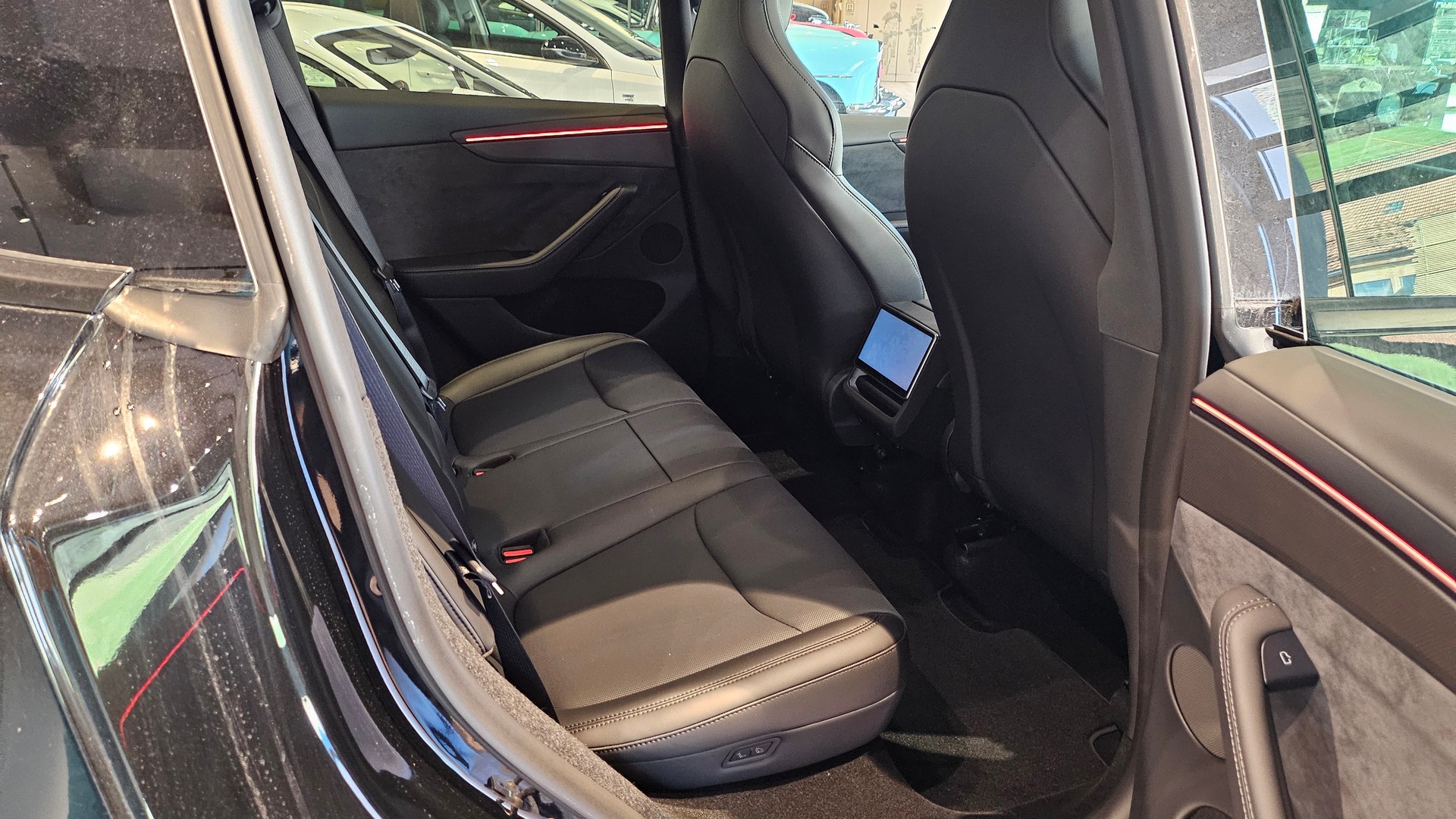 TESLA Model Y Performance AWD đ„AHKđ„-image-19