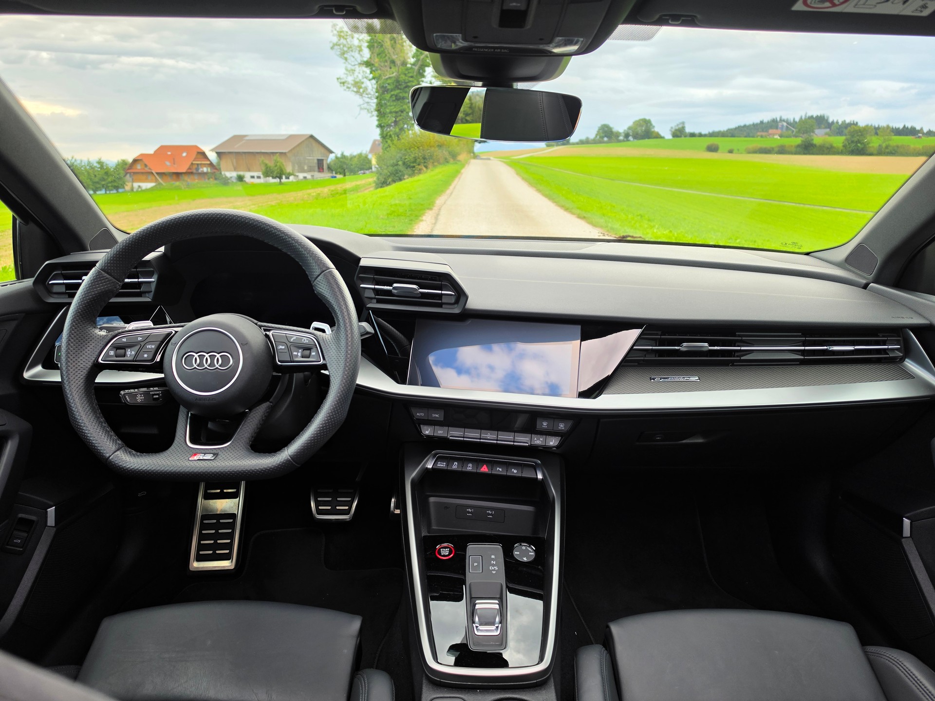 AUDI RS3 Sportback 2.5 TFSI quattro S-Tronic-image-12