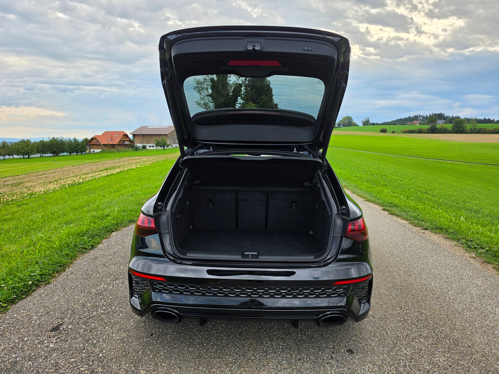 AUDI RS3 Sportback 2.5 TFSI quattro S-Tronic-image-5