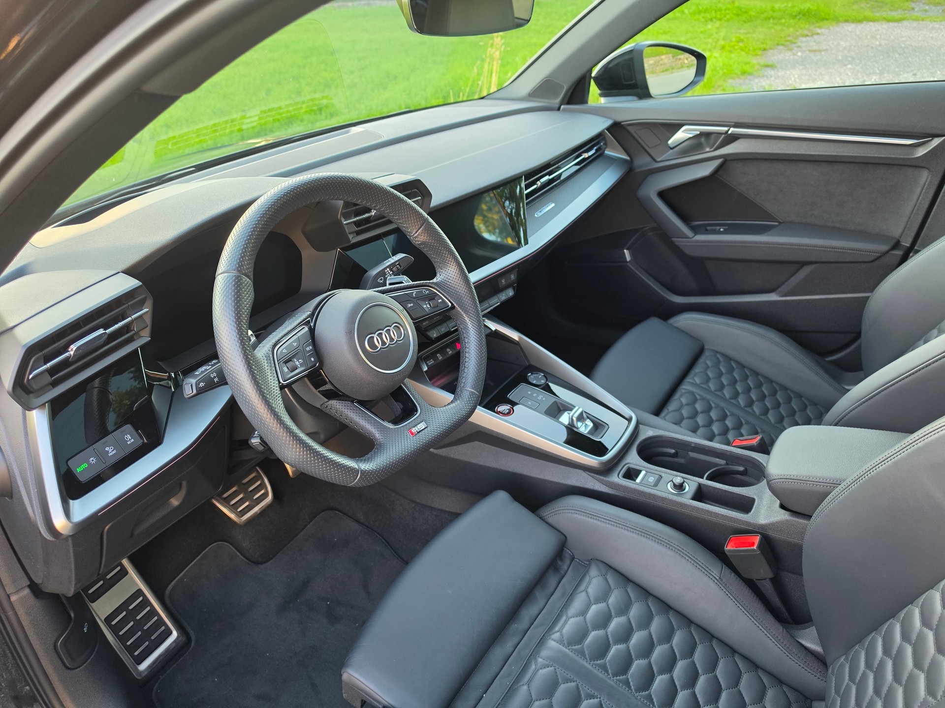AUDI RS3 Sportback 2.5 TFSI quattro S-Tronic-image-8