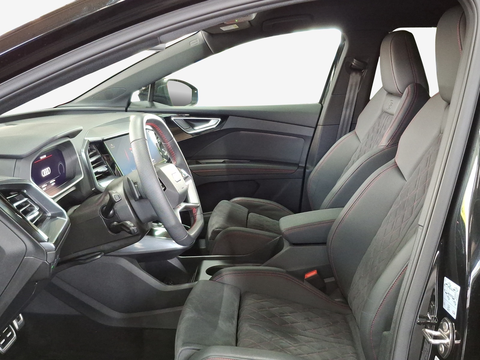 AUDI Q4 e-tron 45 Edition Swiss Ski quattro-image-8