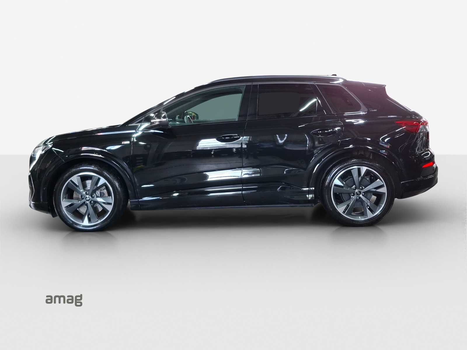 AUDI Q4 e-tron 45 Edition Swiss Ski quattro-image-1