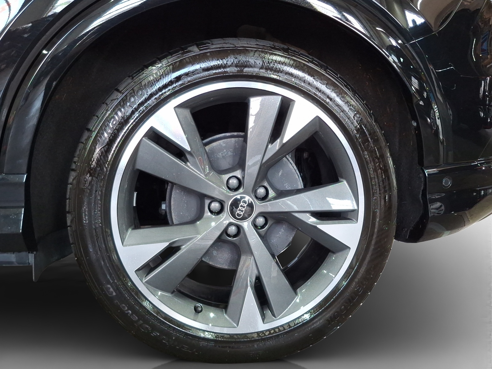 AUDI Q4 e-tron 45 Edition Swiss Ski quattro-image-14
