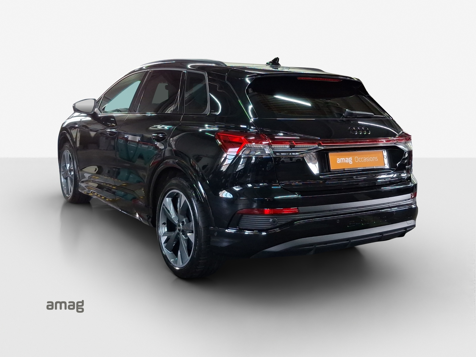AUDI Q4 e-tron 45 Edition Swiss Ski quattro-image-3