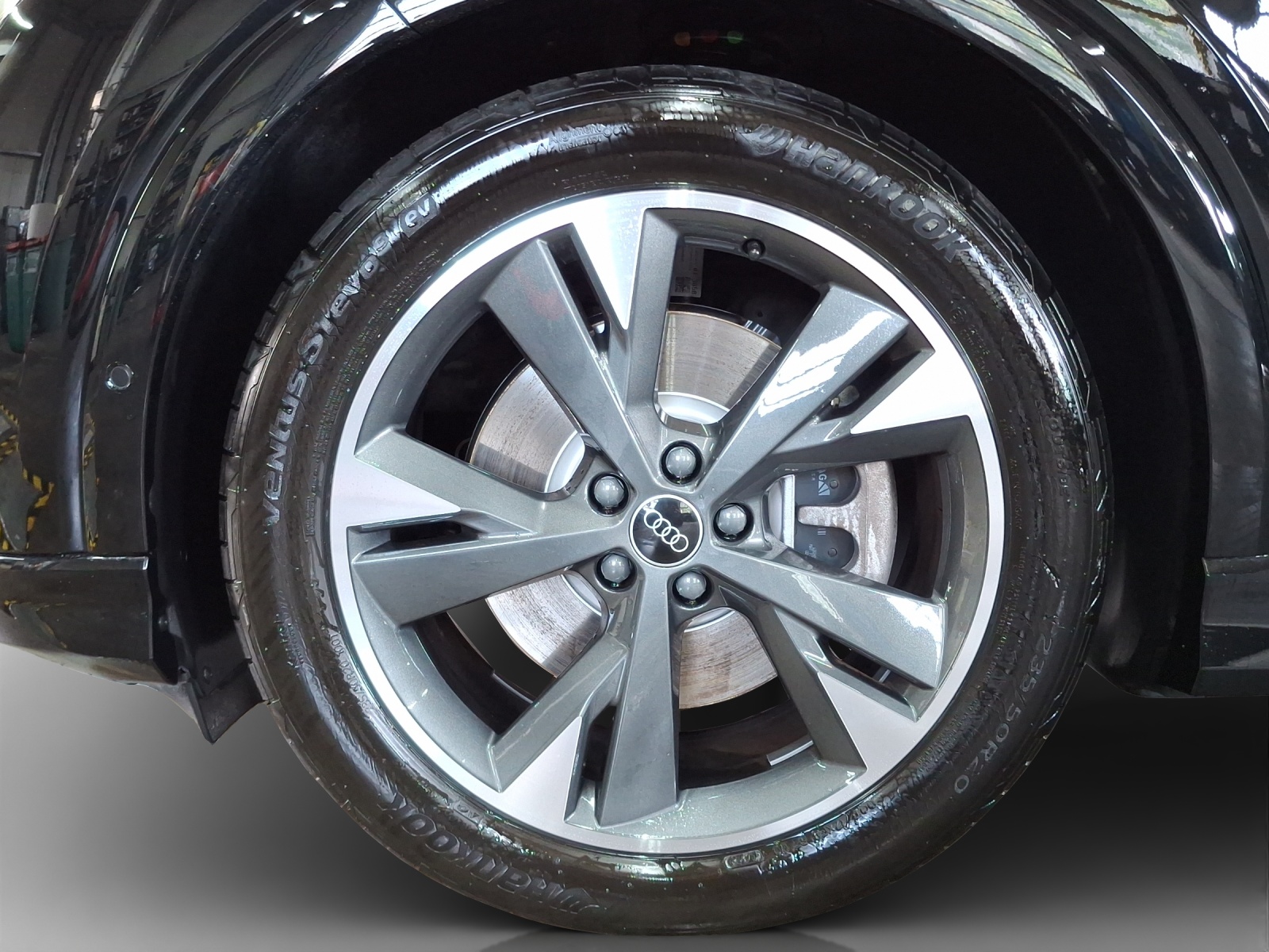 AUDI Q4 e-tron 45 Edition Swiss Ski quattro-image-15
