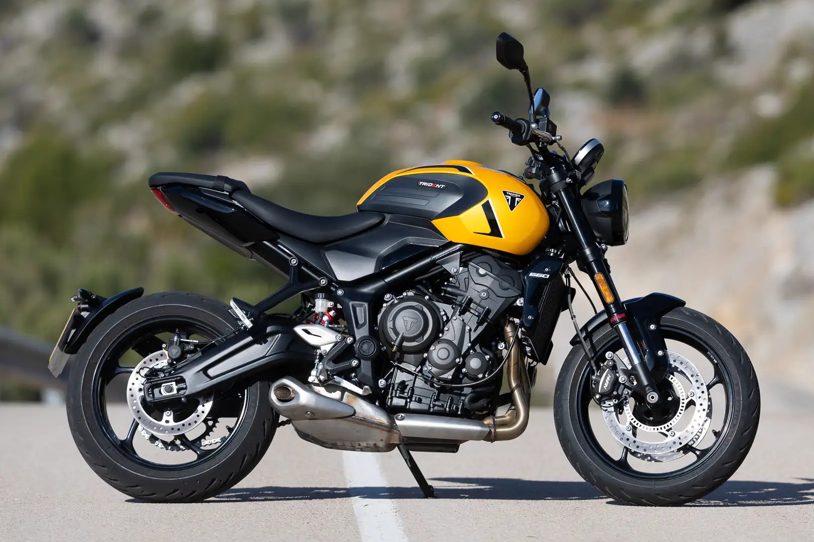 TRIUMPH Trident 660-showroom-element-1