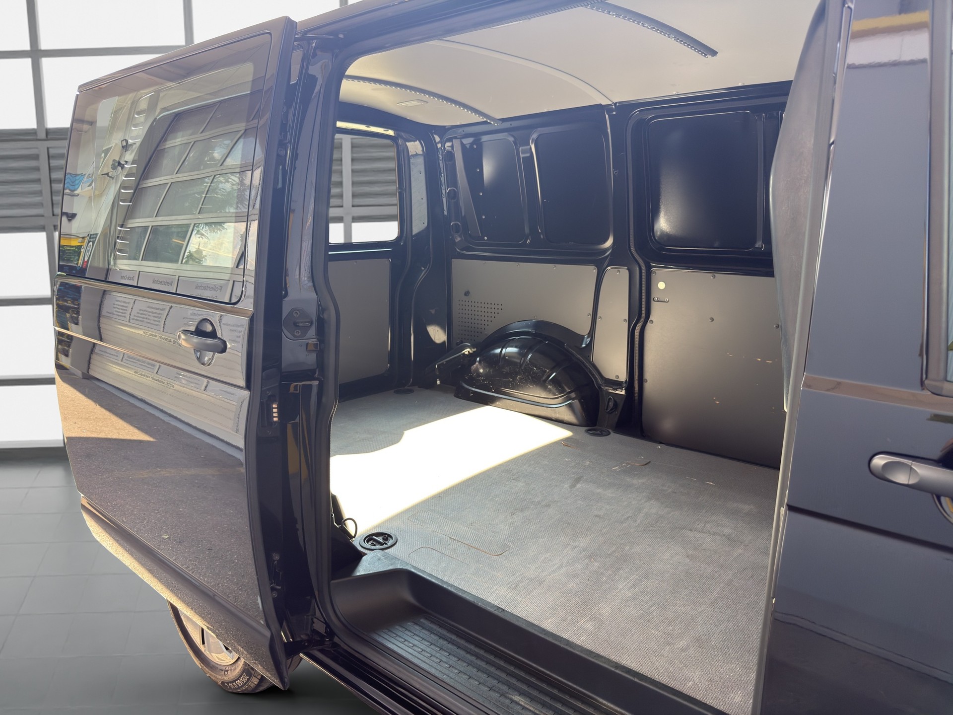 VW T6.1 2.0 TDI 4Motion DSG-image-10
