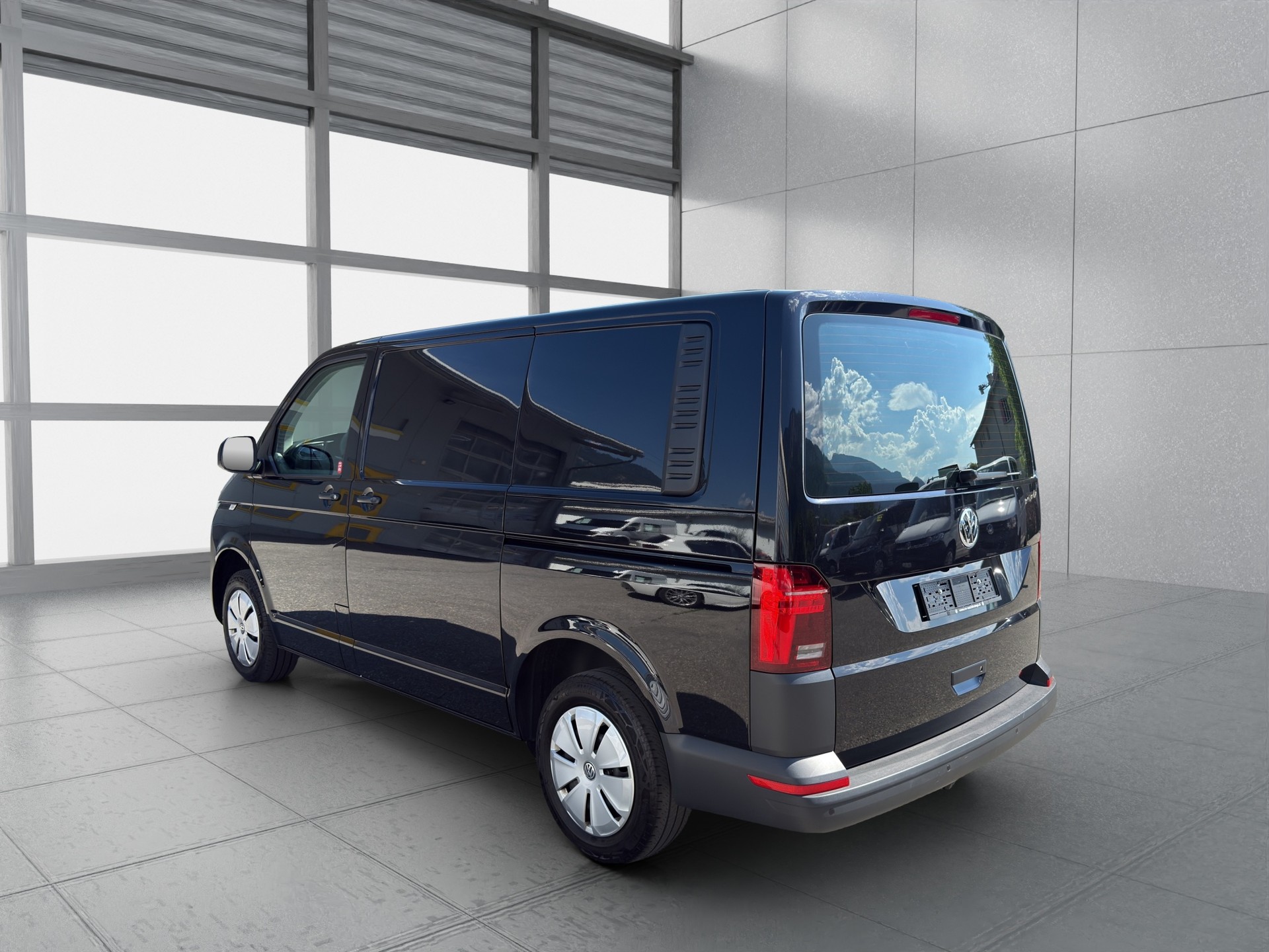 VW T6.1 2.0 TDI 4Motion DSG-image-3