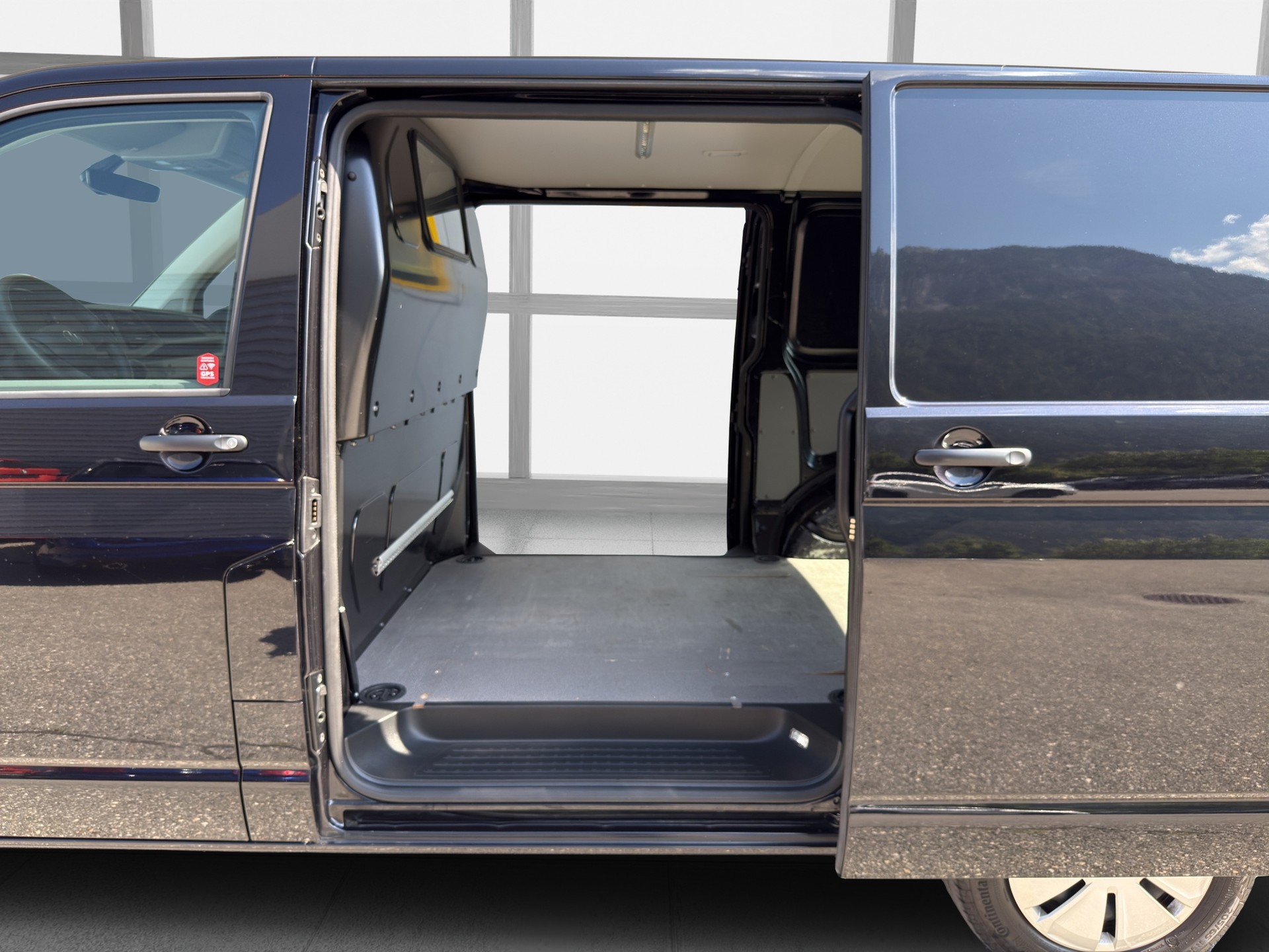VW T6.1 2.0 TDI 4Motion DSG-image-11