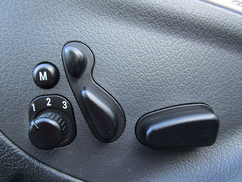 MERCEDES-BENZ CLK 320 Avantgarde Automatic-image-19