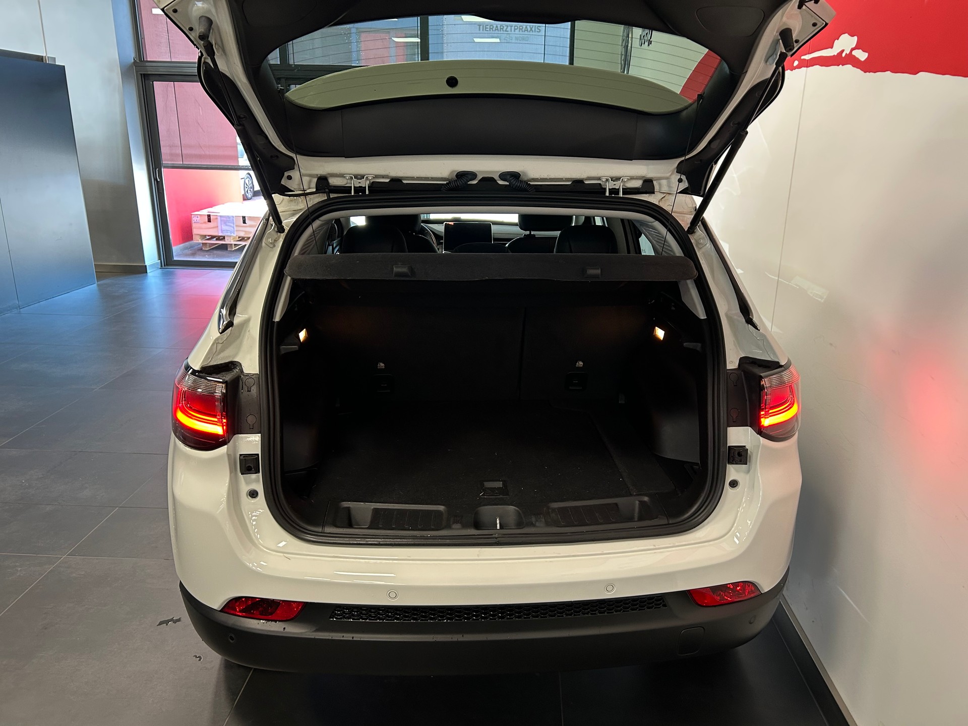 JEEP Compass 1.3 T PHEV Swiss Limited Plus AWD-image-17