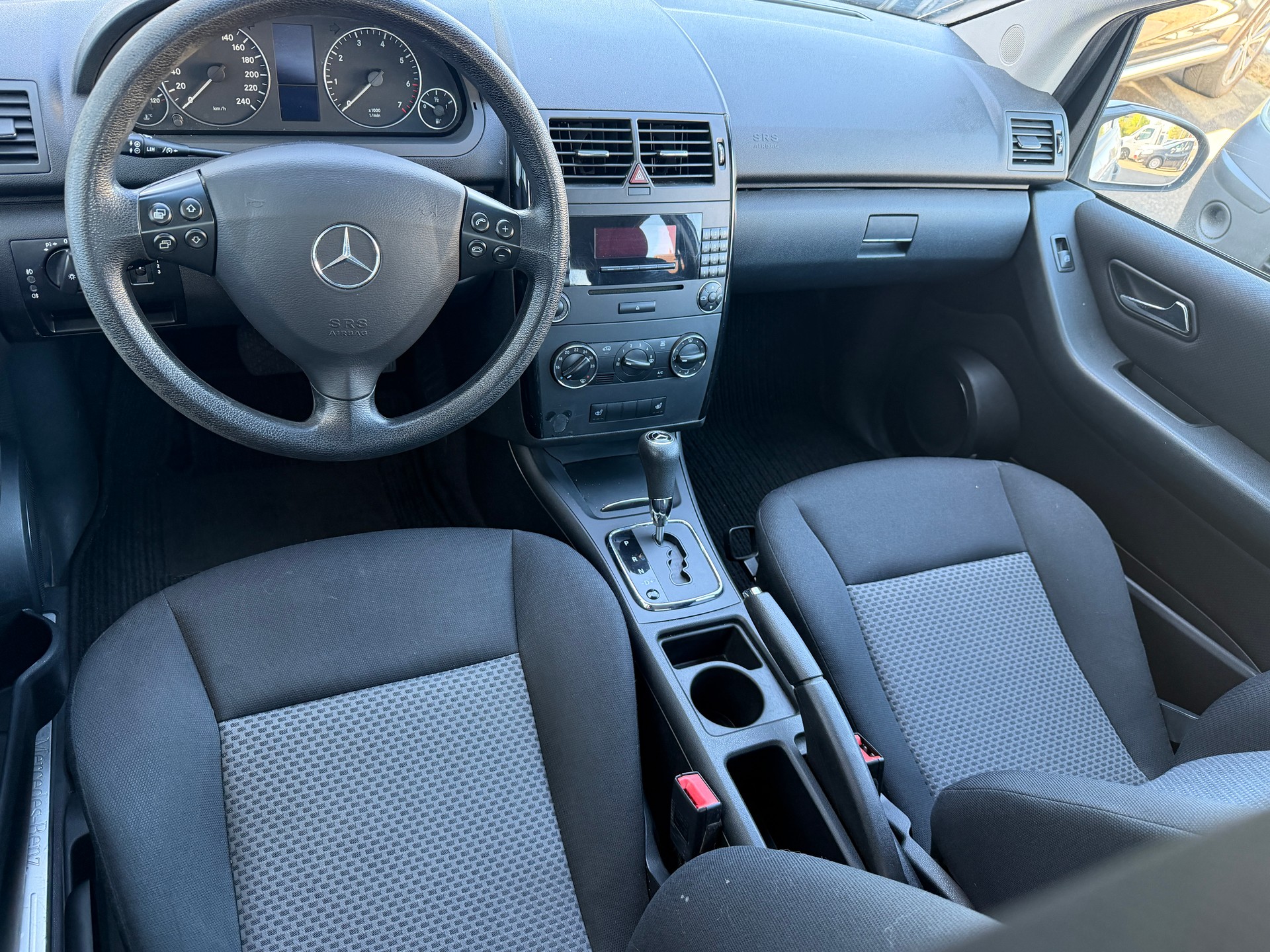 MERCEDES-BENZ A 150 Classic Edition-image-5