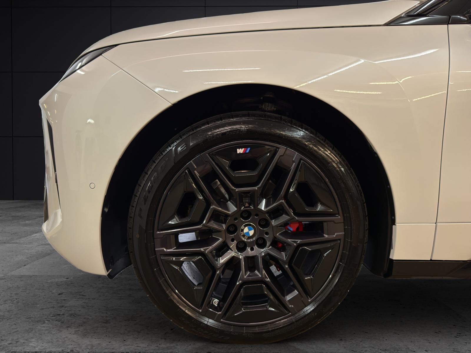 BMW iX xDrive60-image-8