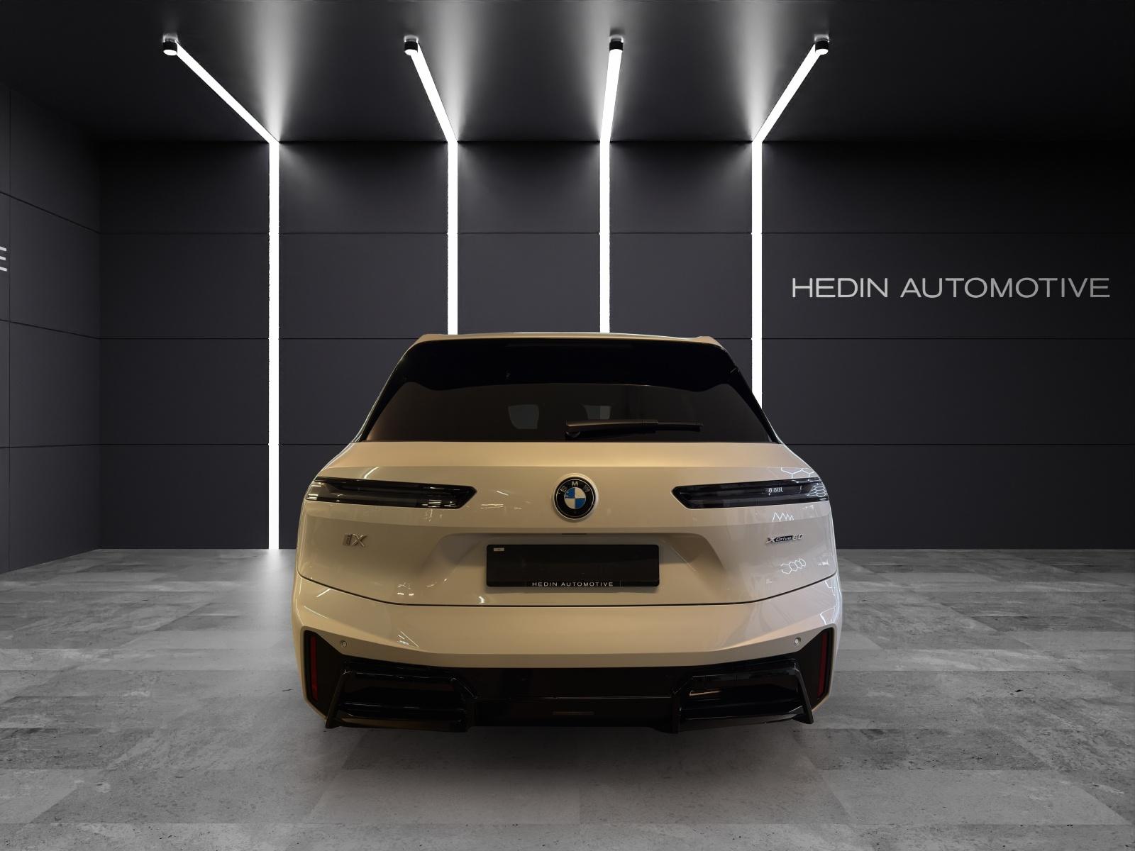 BMW iX xDrive60-image-3