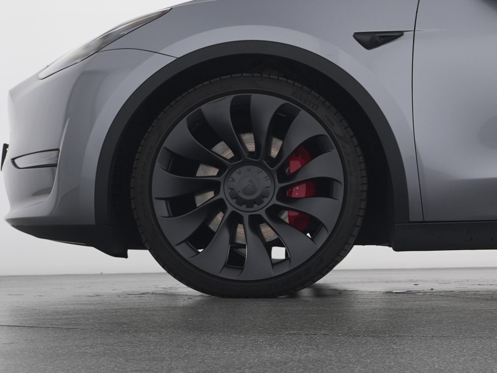 TESLA Model Y Performance-showroom-element-3