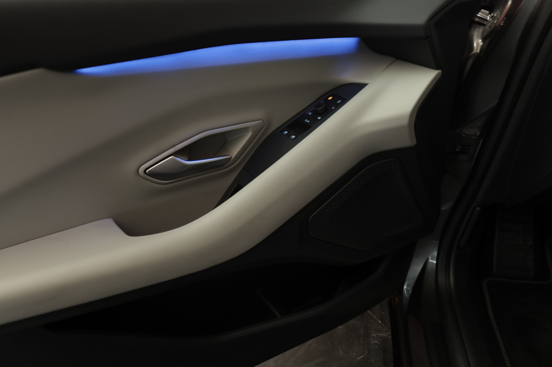 FORD Capri Elektro 77kWh Dual Extended Range Premium AWD Magnetic-image-13