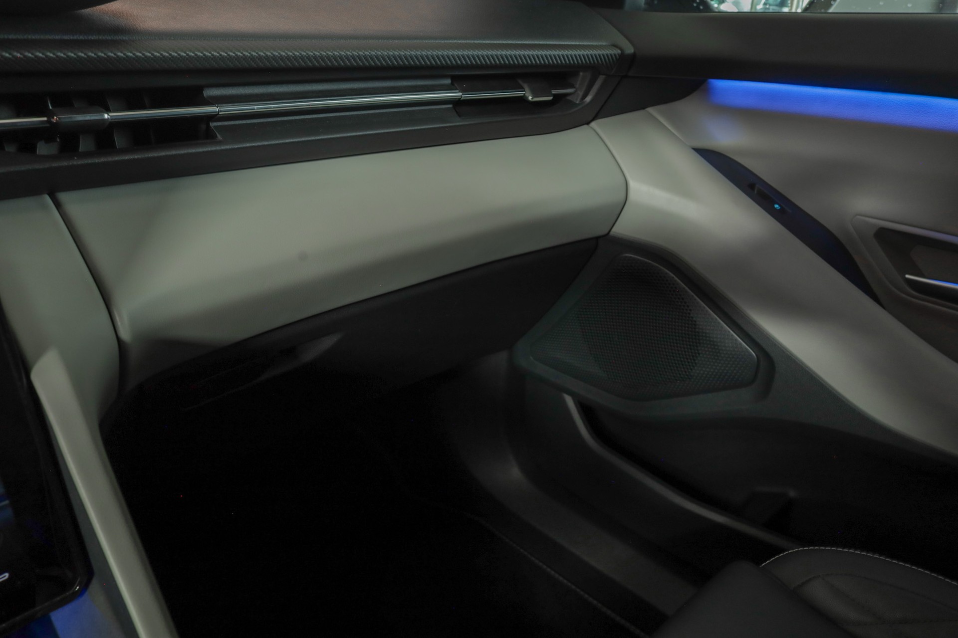 FORD Capri Elektro 77kWh Dual Extended Range Premium AWD Magnetic-image-18