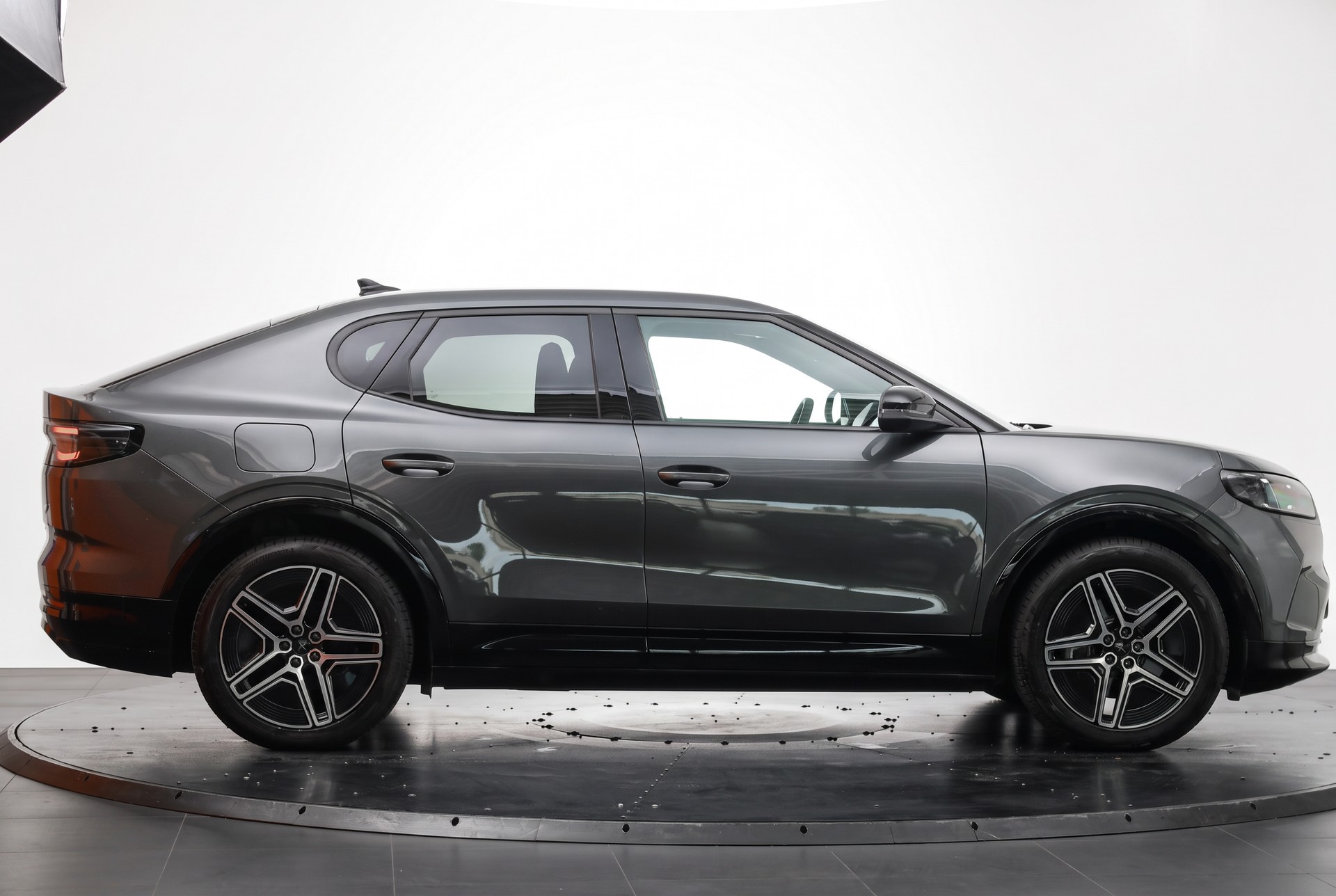 FORD Capri Elektro 77kWh Dual Extended Range Premium AWD Magnetic-showroom-element-3
