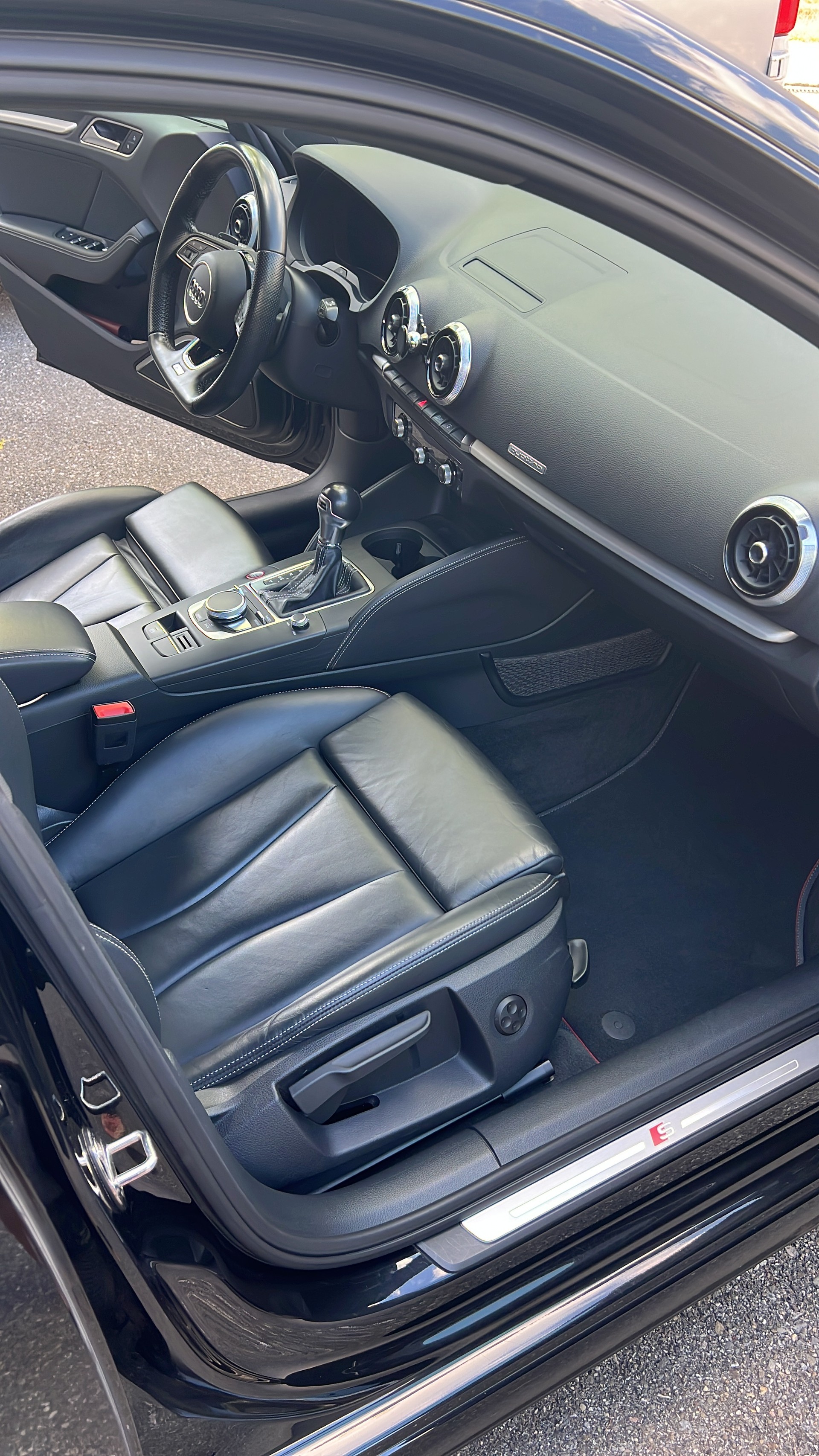 AUDI 2.0 T FSI quattro S-Tronic-image-5