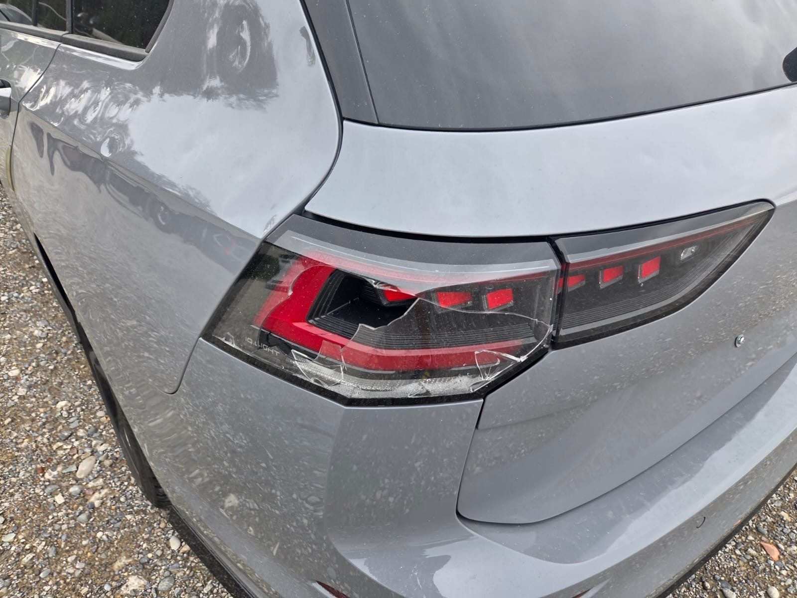 VW Golf Variant 1.5 eTSI mHEV R-Line DSG-image-4