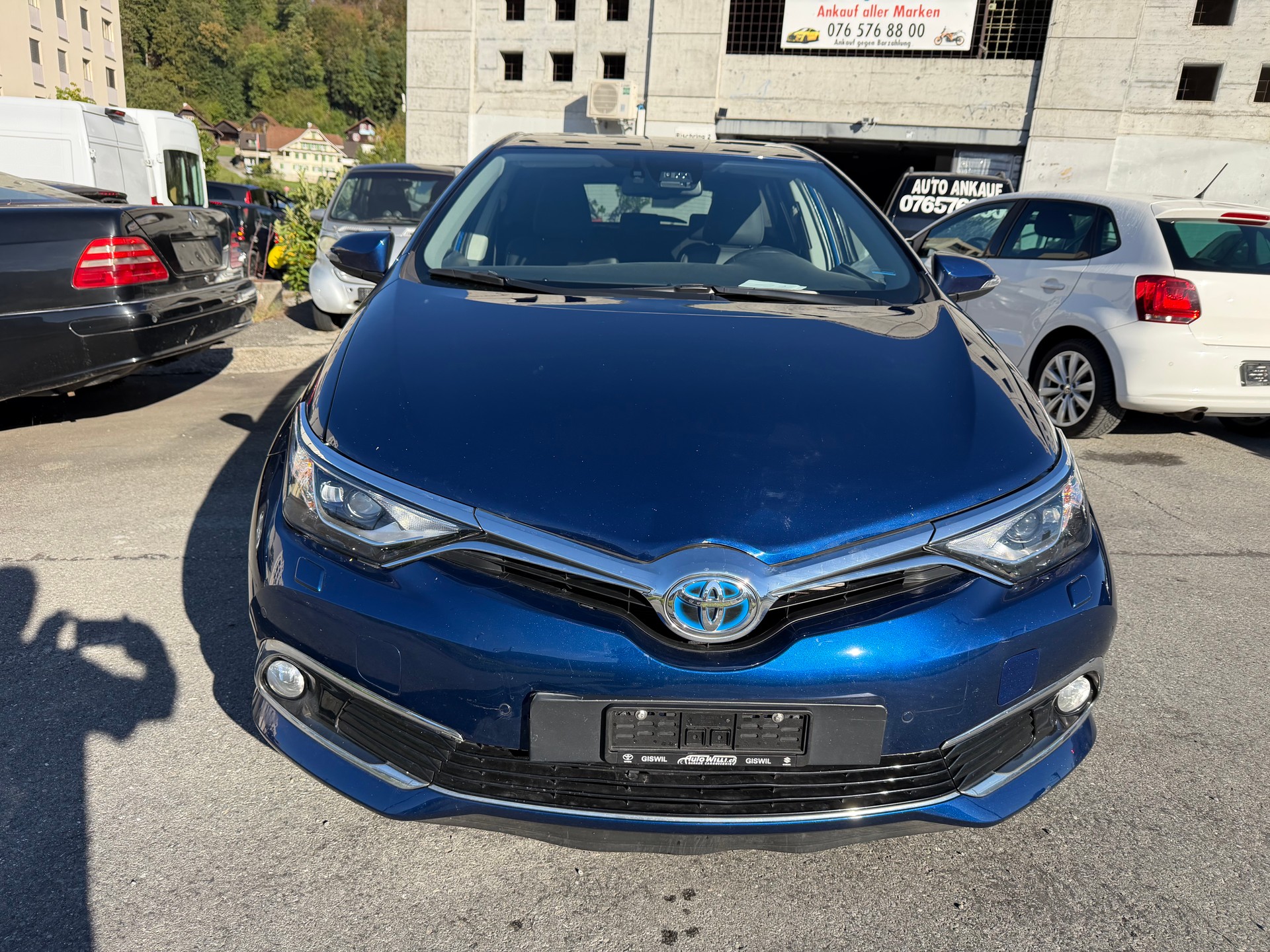 TOYOTA Auris 1.8 HSD Sol e-CVT-image-2