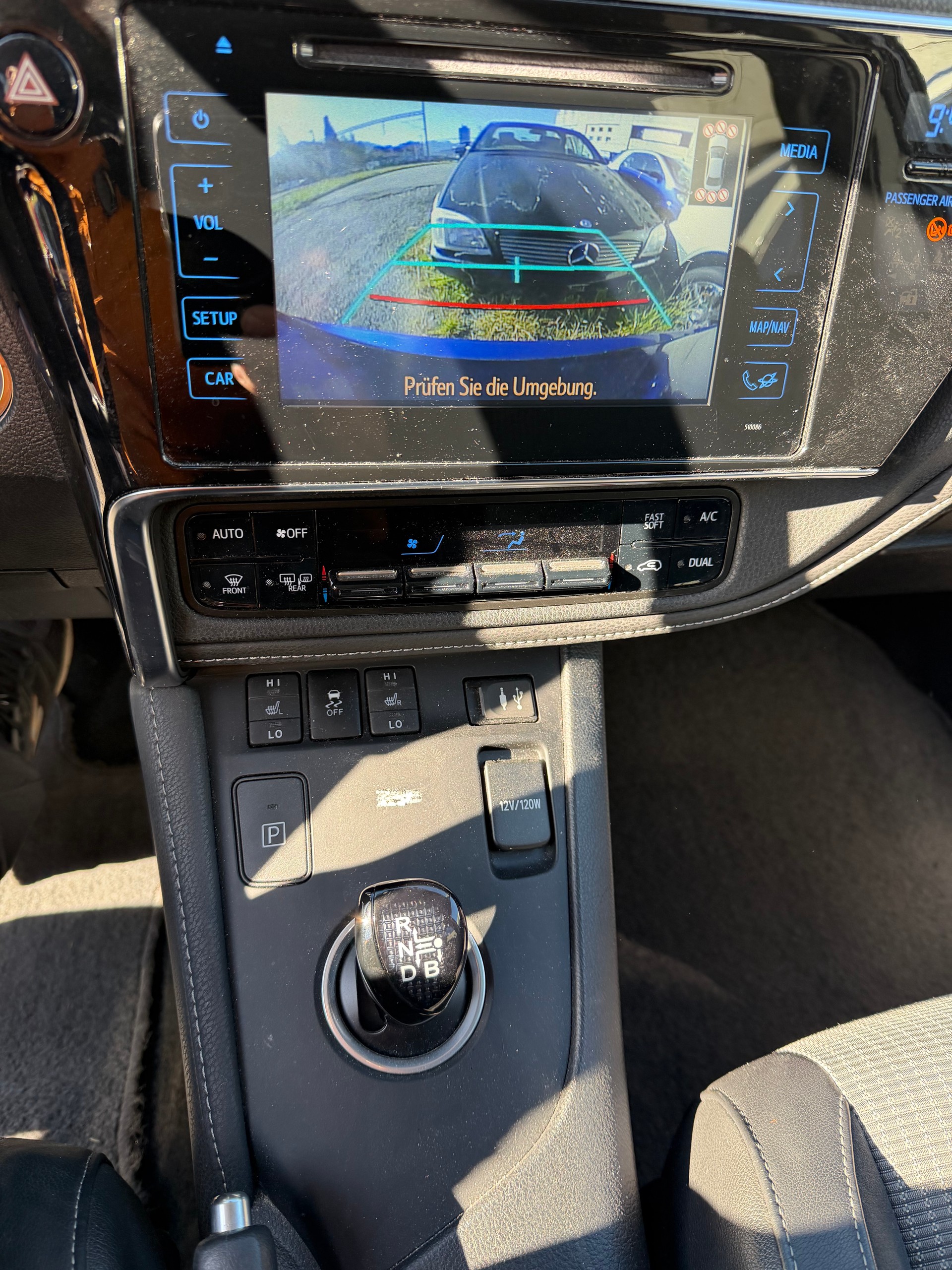 TOYOTA Auris 1.8 HSD Sol e-CVT-image-9