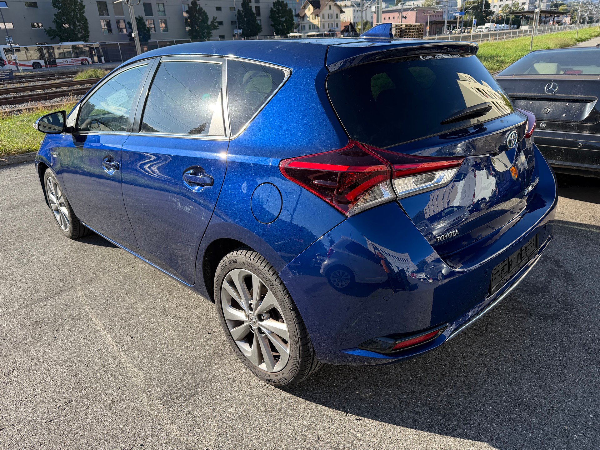 TOYOTA Auris 1.8 HSD Sol e-CVT-image-6