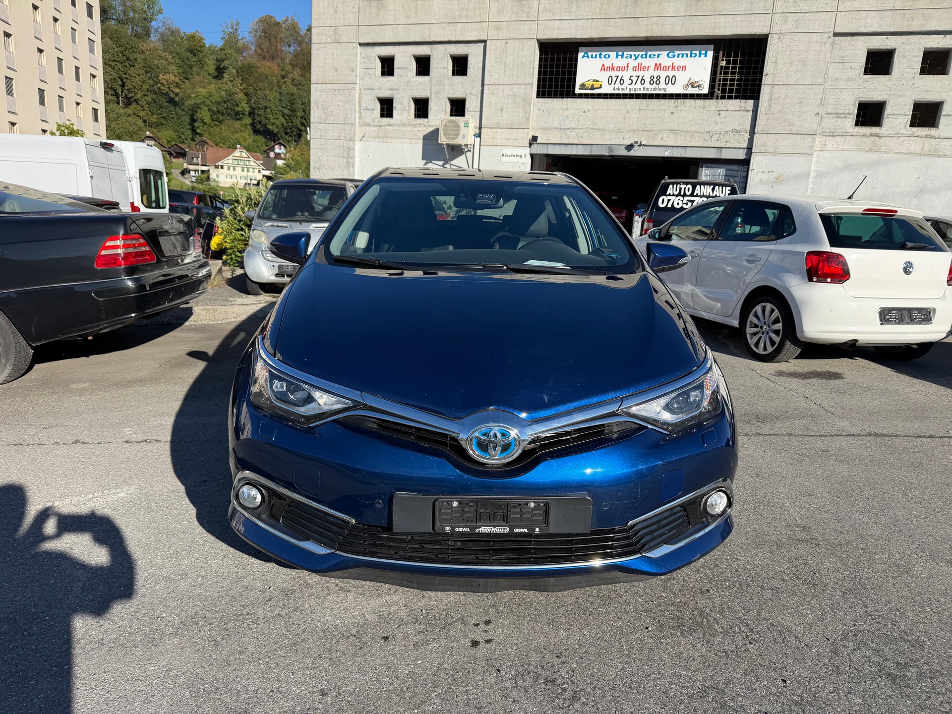 TOYOTA Auris 1.8 HSD Sol e-CVT-image-1