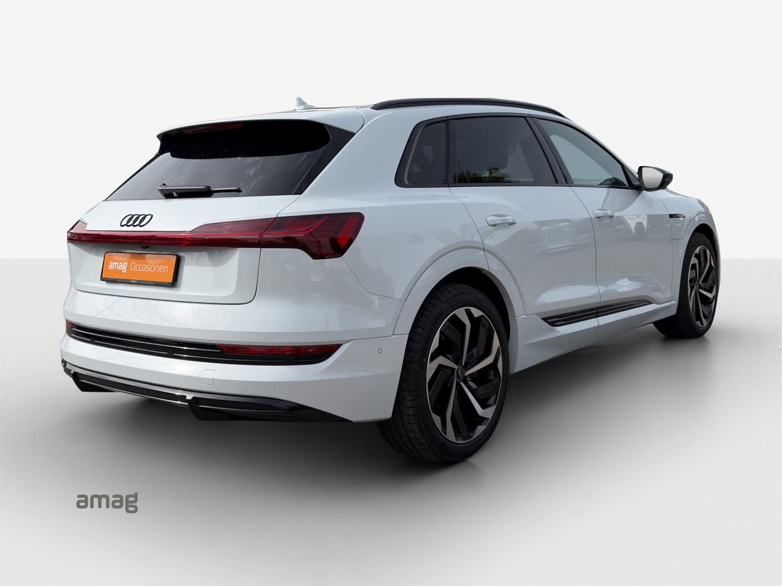 AUDI e-tron 55 quattro-image-4