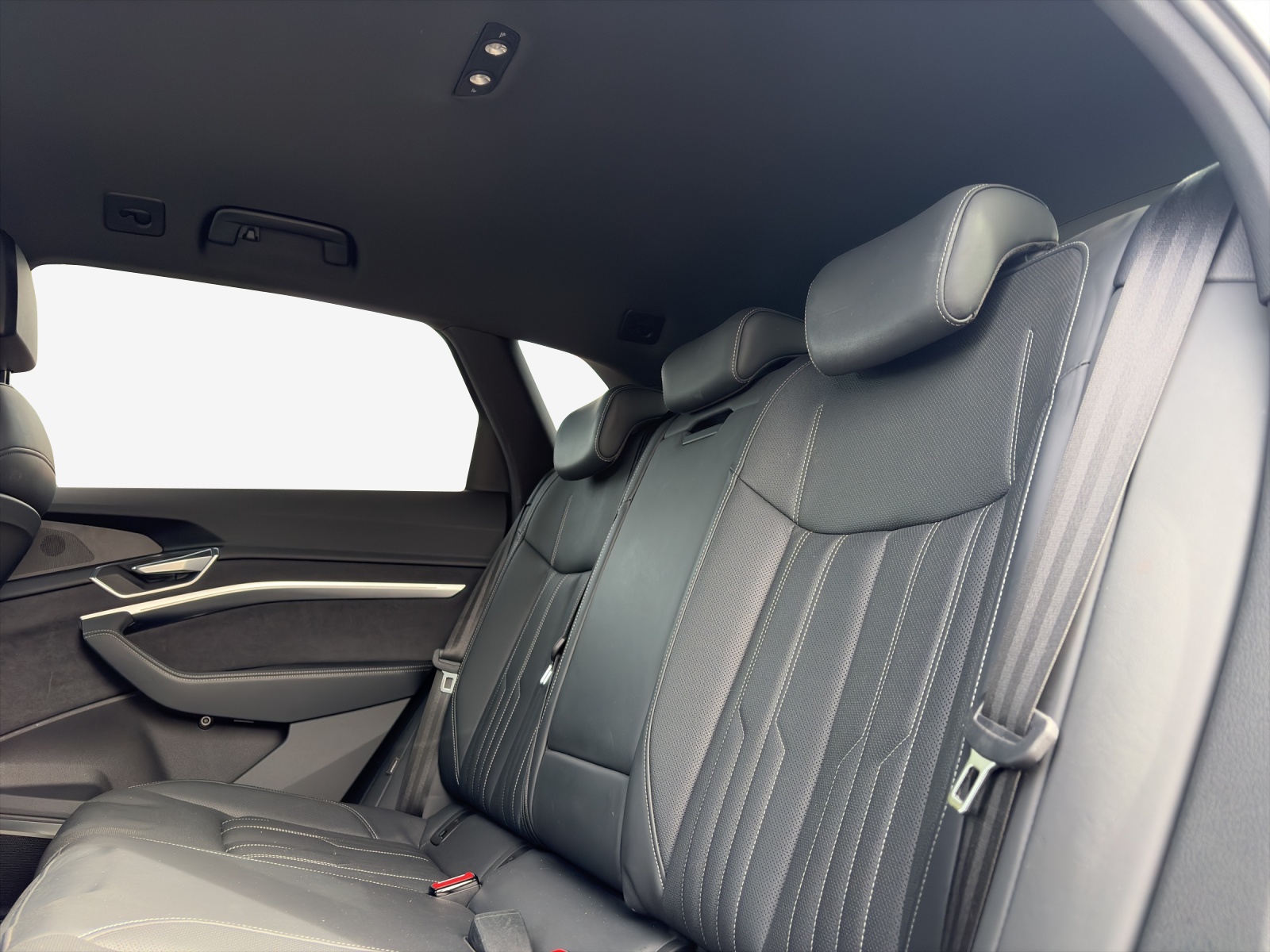 AUDI e-tron 55 quattro-image-8